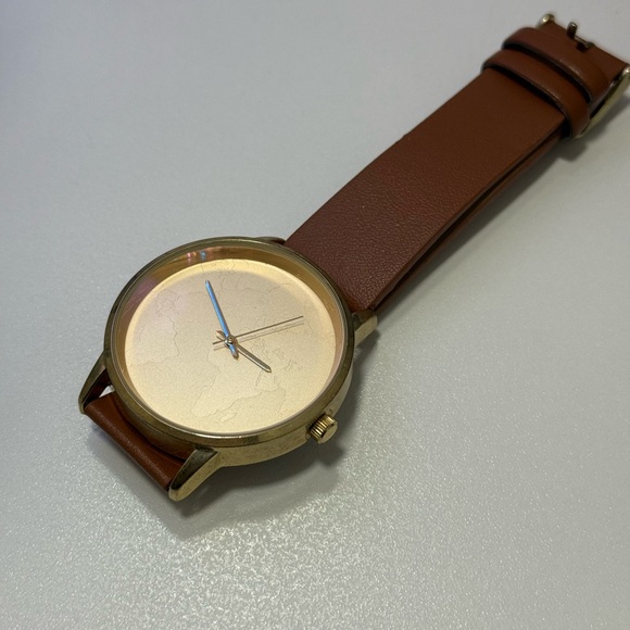 Gold Watch with Brown Leather Strap - Picture 2 of 3